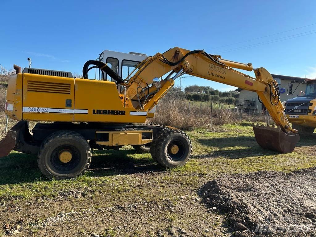Liebherr 902  휠 굴삭기