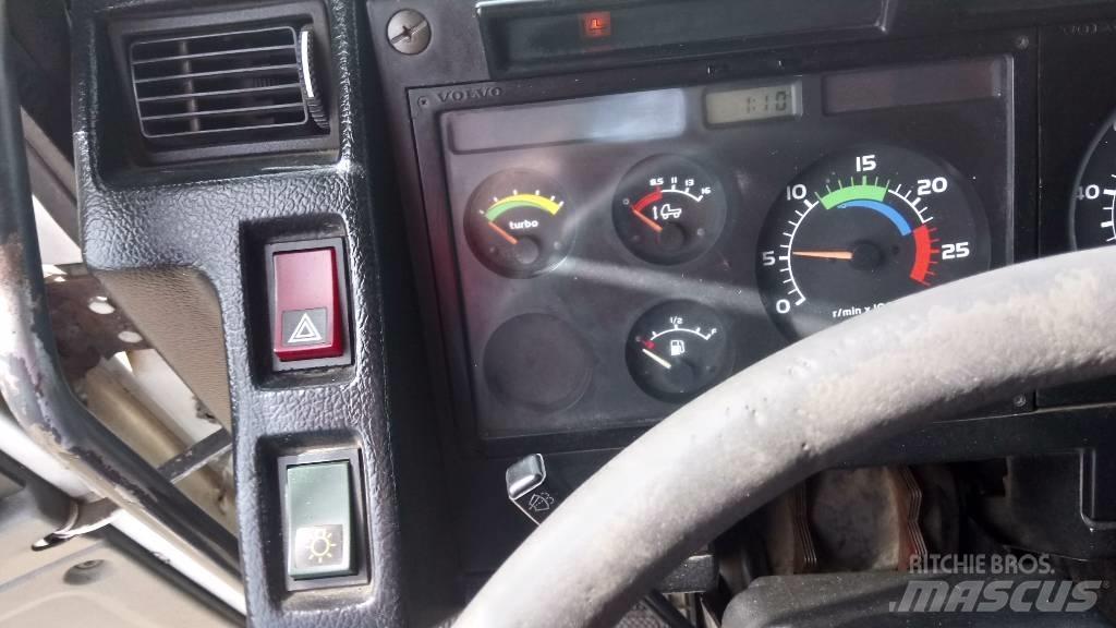 Volvo F16 탱커 트럭