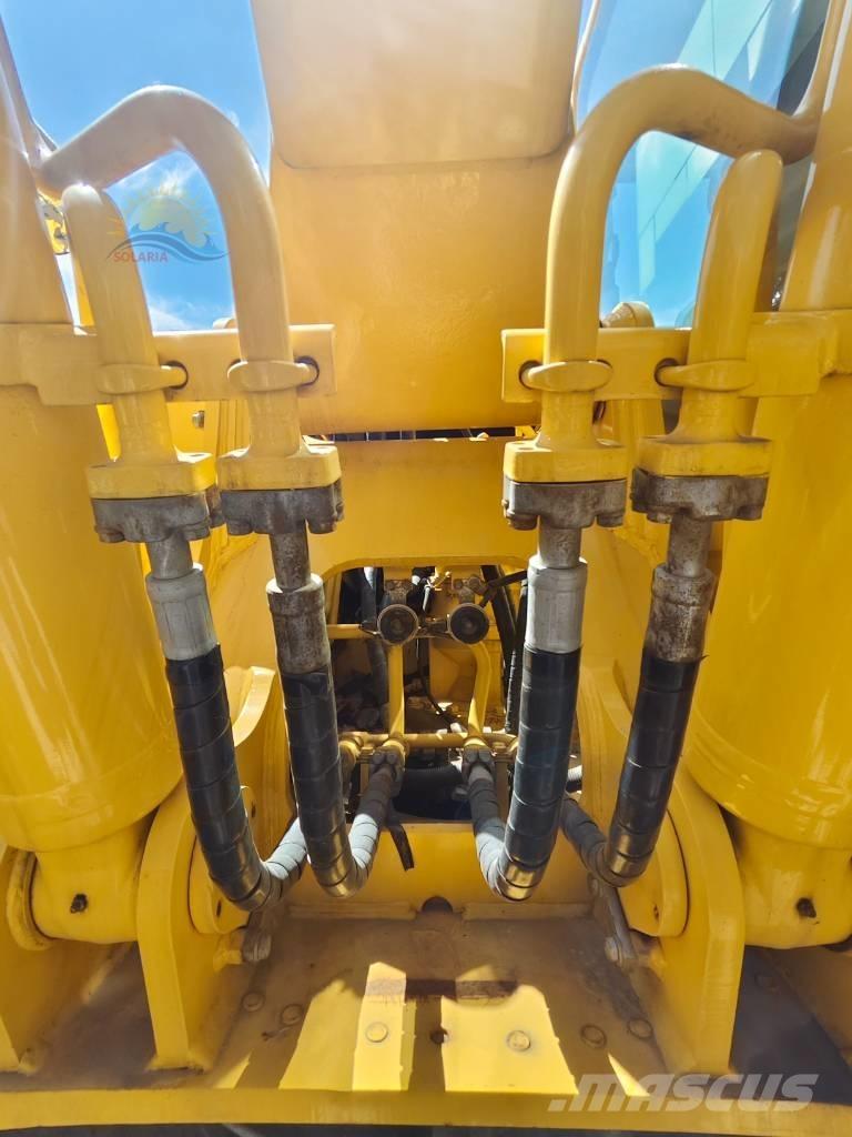 Komatsu PC 220-8 대형 굴삭기 29톤 이상