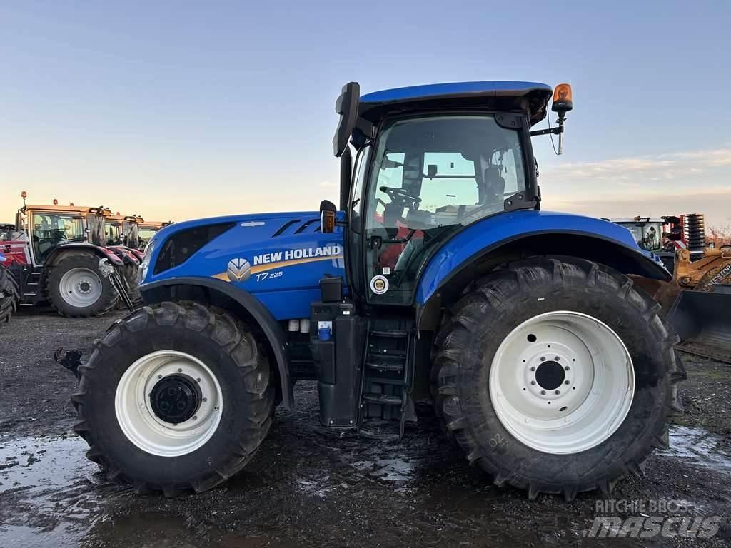 New Holland T7.225 트랙터