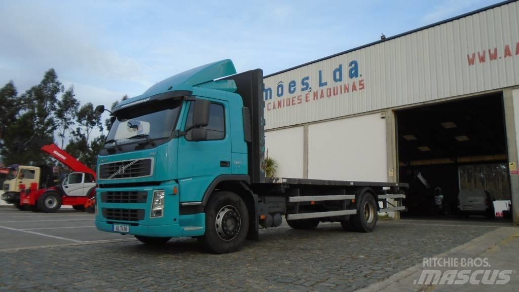 Volvo FM 9 300 플랫베드/드롭사이드 트럭