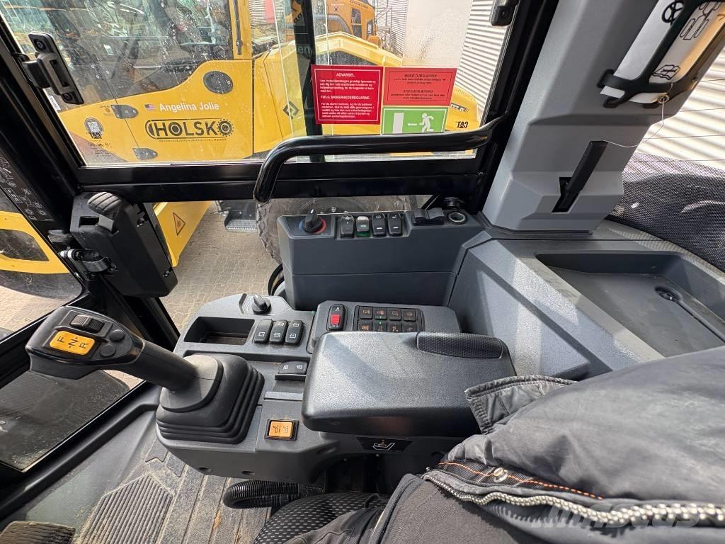 CAT 906  휠로우더