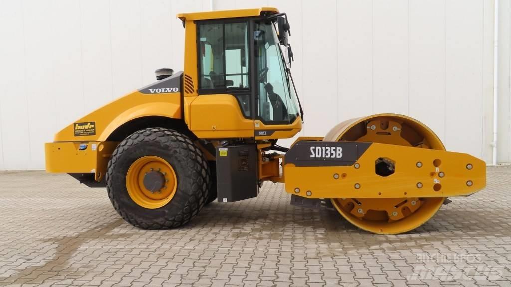 Volvo SD 135 B 싱글 드럼 롤러