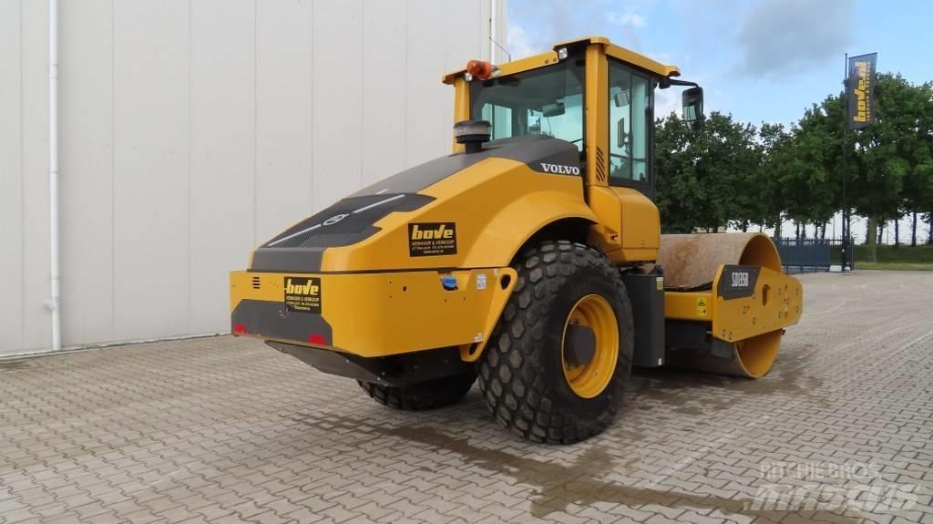 Volvo SD 135 B 싱글 드럼 롤러