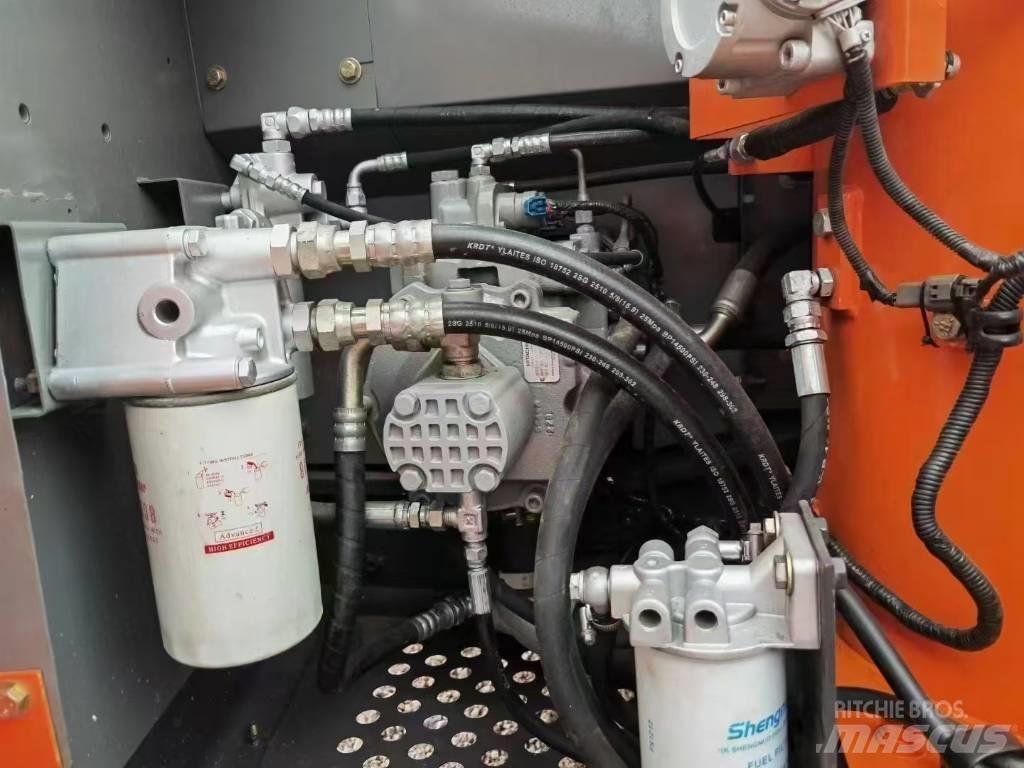 Hitachi 120 대형 굴삭기 29톤 이상