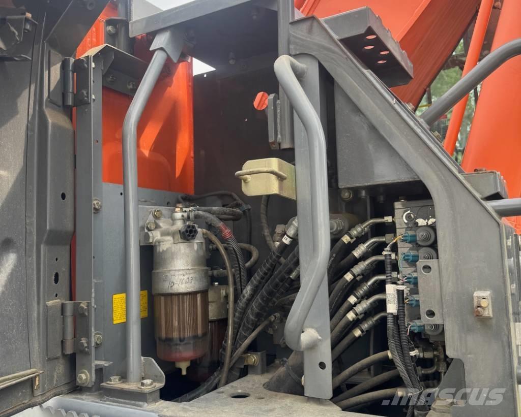 Hitachi ZX 220 W-3  휠 굴삭기