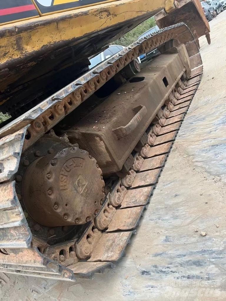 CAT 313 D 대형 굴삭기 29톤 이상
