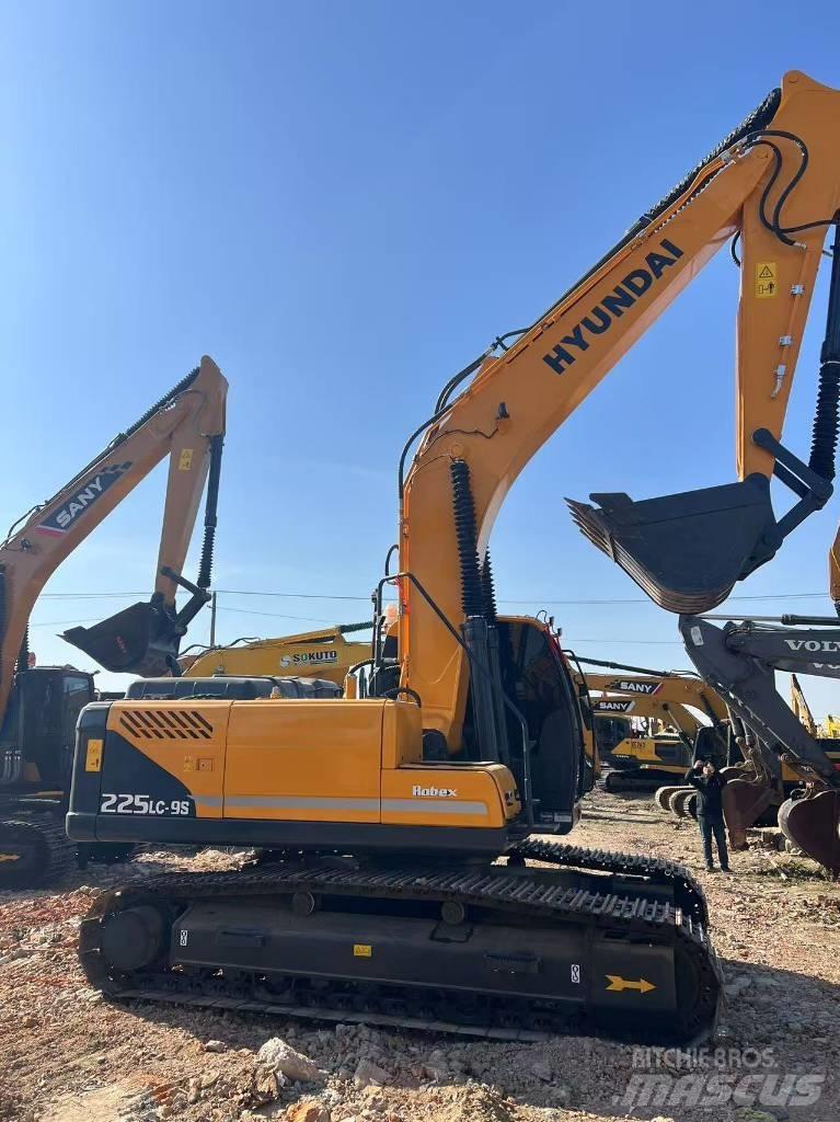 Hyundai 225-9 대형 굴삭기 29톤 이상