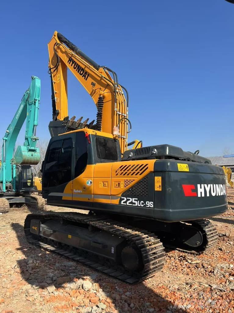 Hyundai 225-9 대형 굴삭기 29톤 이상
