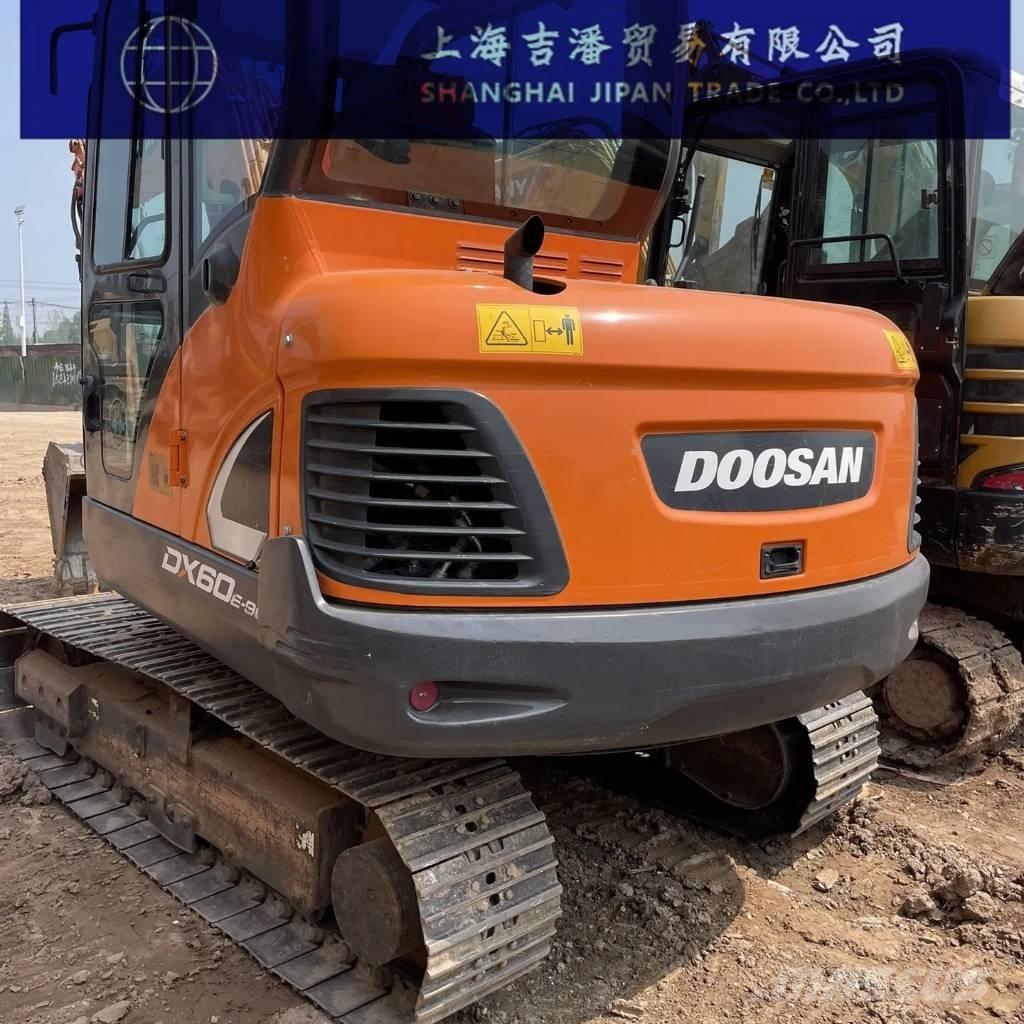 Doosan DX 60 대형 굴삭기 29톤 이상