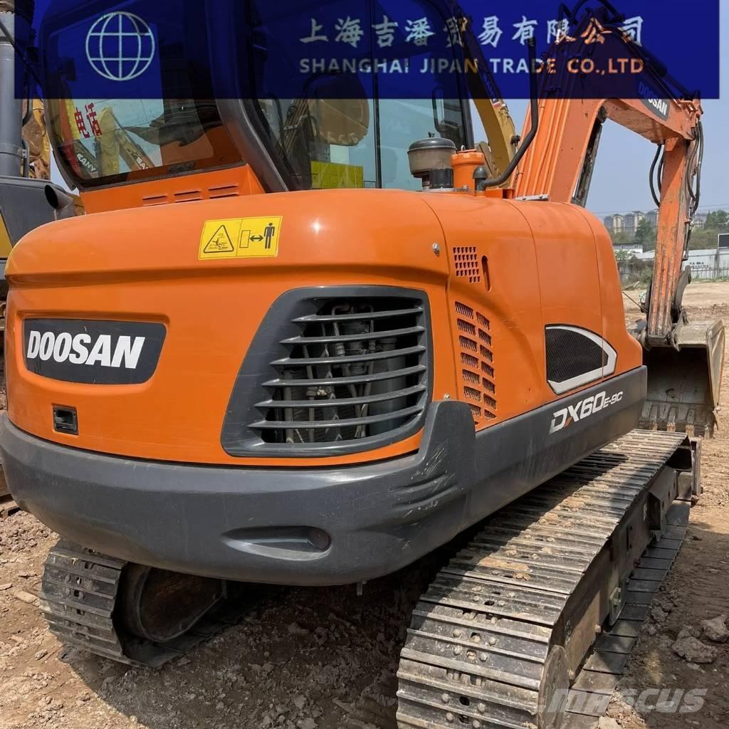 Doosan DX 60 대형 굴삭기 29톤 이상