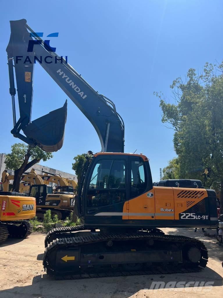 Hyundai 225LC-9t 대형 굴삭기 29톤 이상