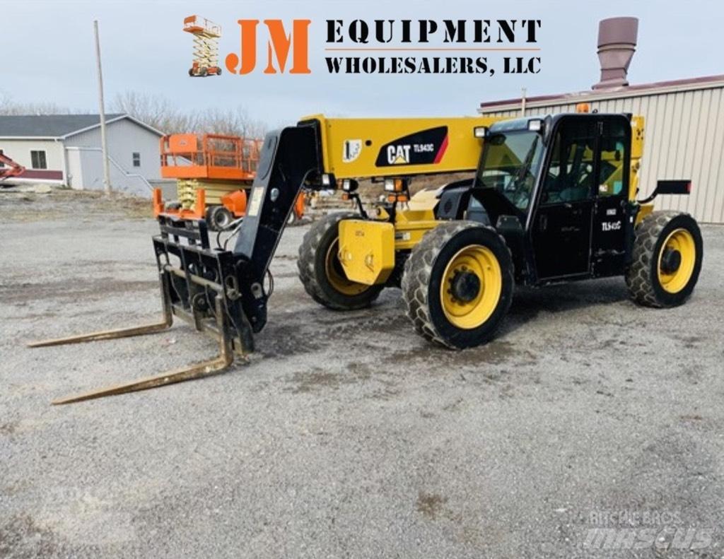 CAT TL 943 C 텔러 핸들러