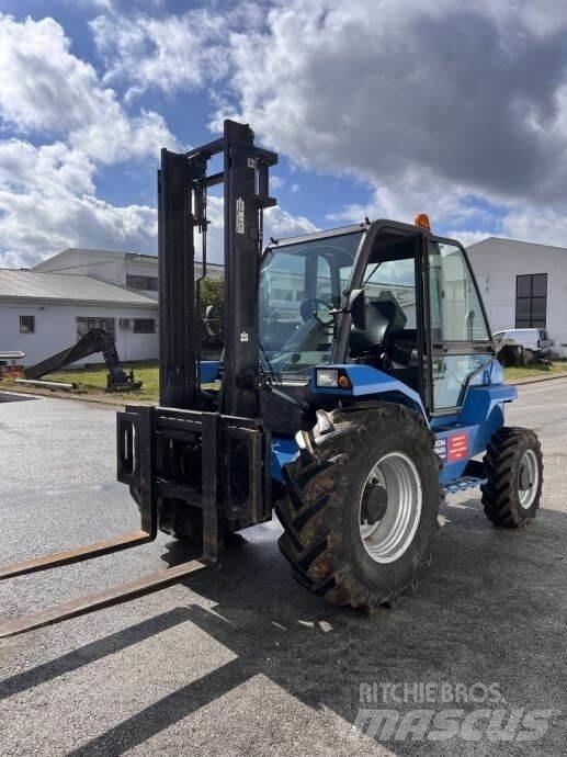 Manitou MC30-4W 험지용 트럭