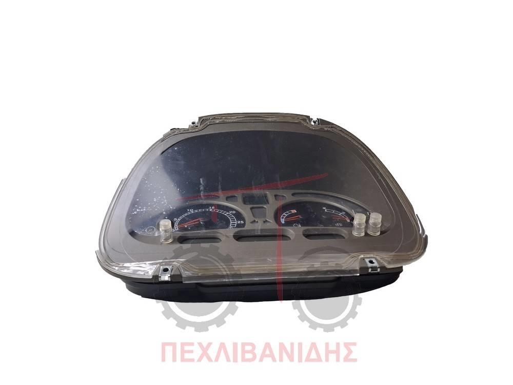 CASE maxxum 캐빈 및 인테리어