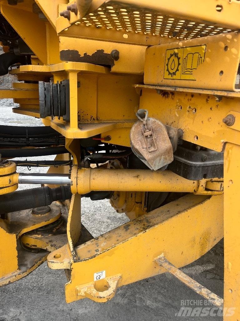 Volvo L 120 F  휠로우더