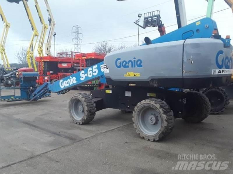 Genie S65S 견인식 전동이동 리프트