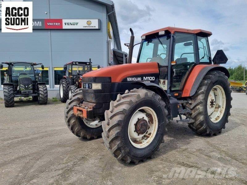 New Holland M100 트랙터