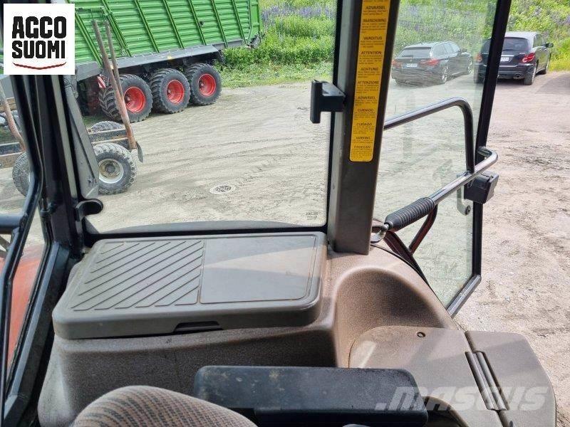 New Holland M100 트랙터