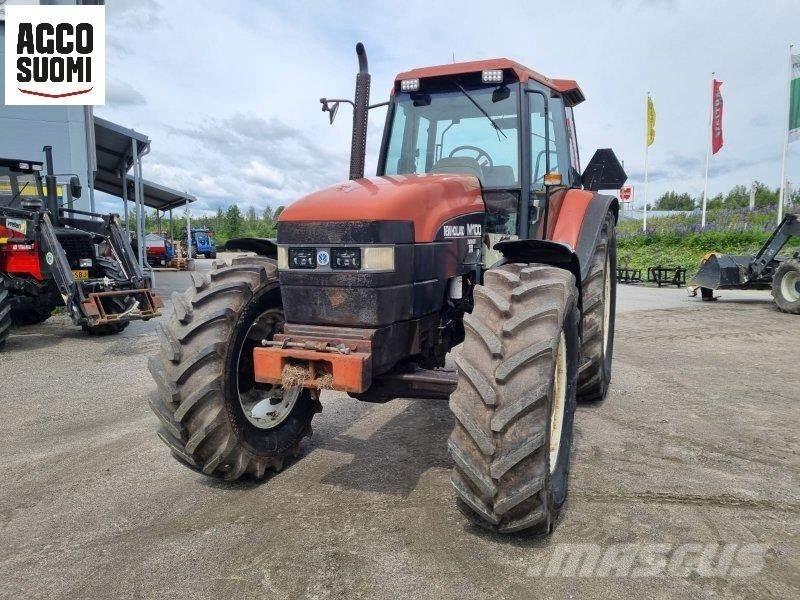 New Holland M100 트랙터