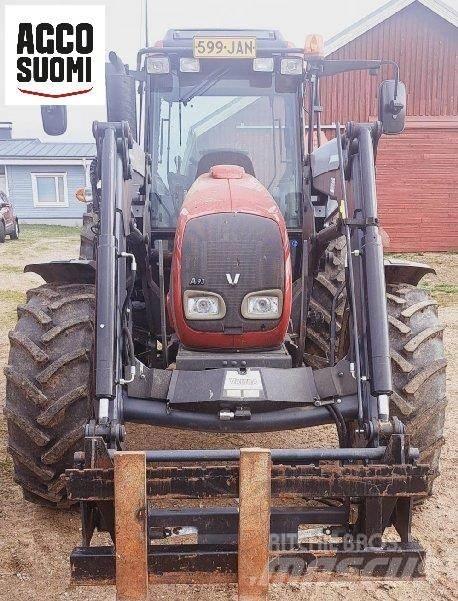 Valtra A93 H 트랙터