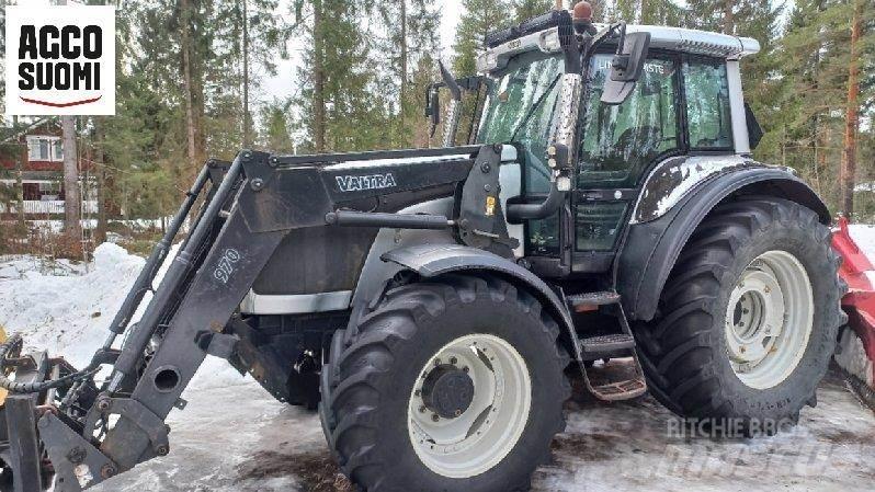 Valtra M150 트랙터