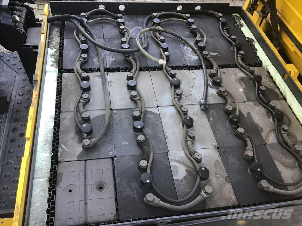 Hyundai 32B-7 전동 지게차