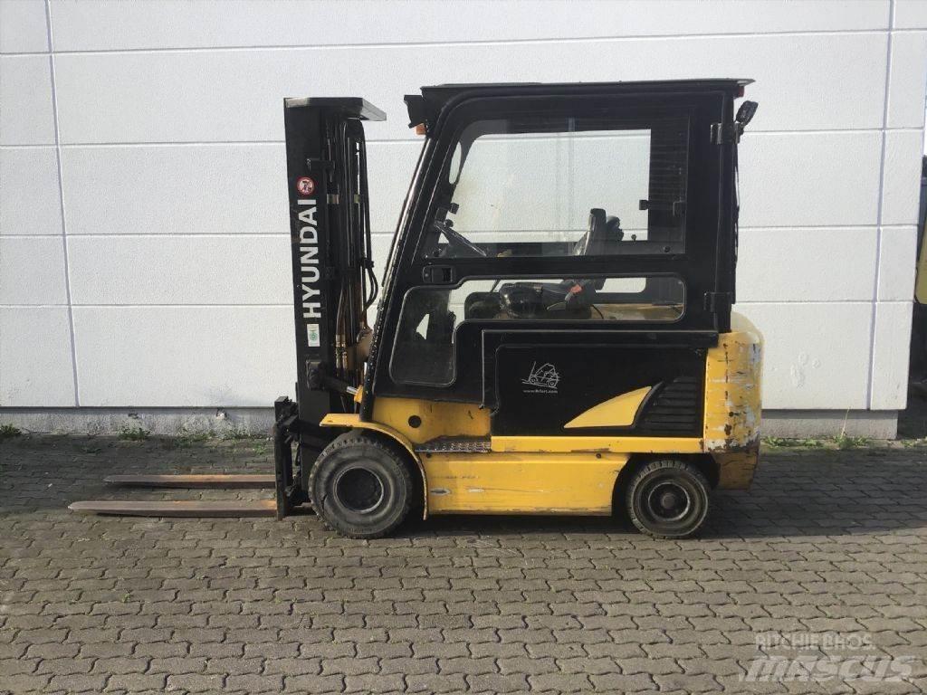 Hyundai 32B-7 전동 지게차