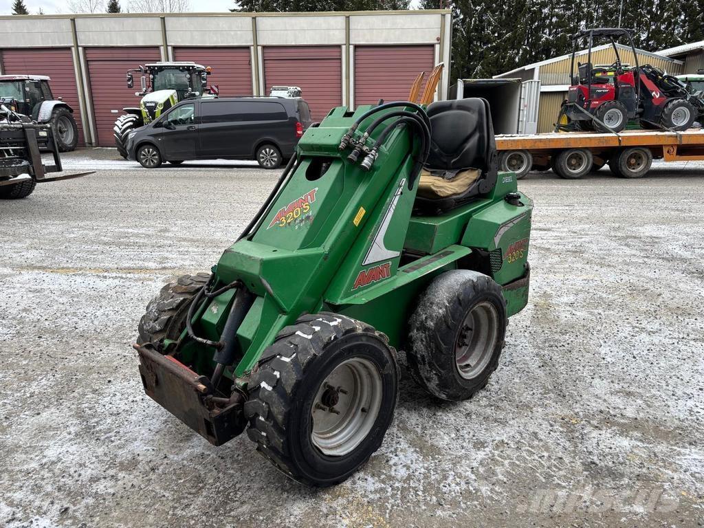 Avant 320 다목적 로더