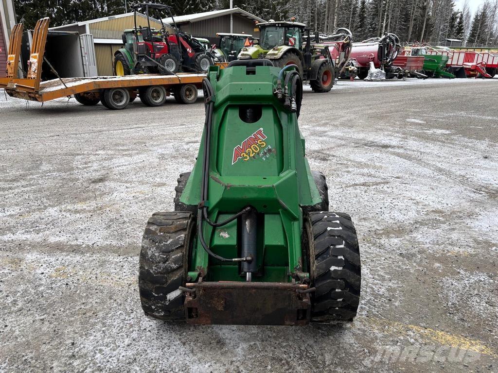 Avant 320 다목적 로더