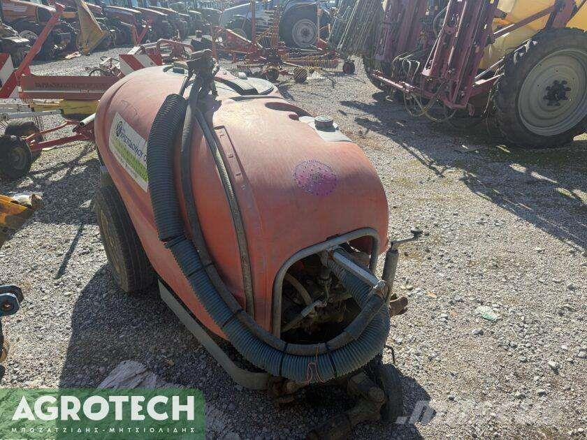  800 λίτρα 트랙터