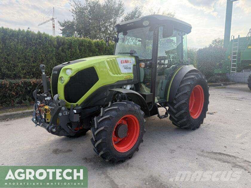 CLAAS NEXOS 220F 트랙터