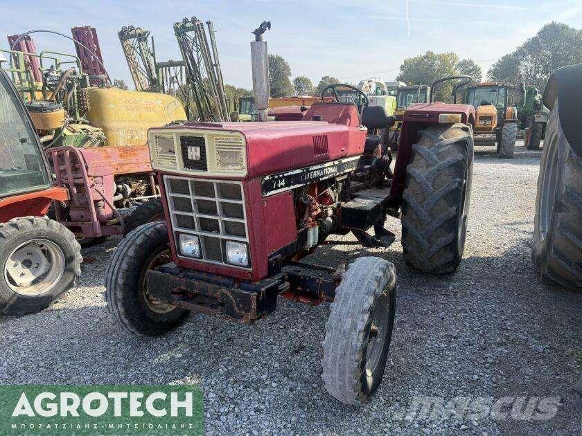International 724 트랙터