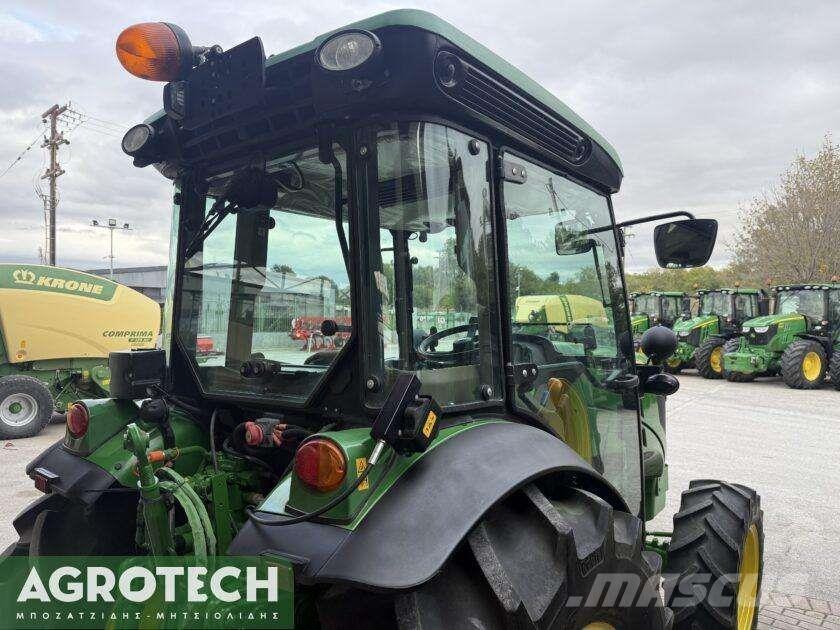 John Deere 5075 GF 트랙터