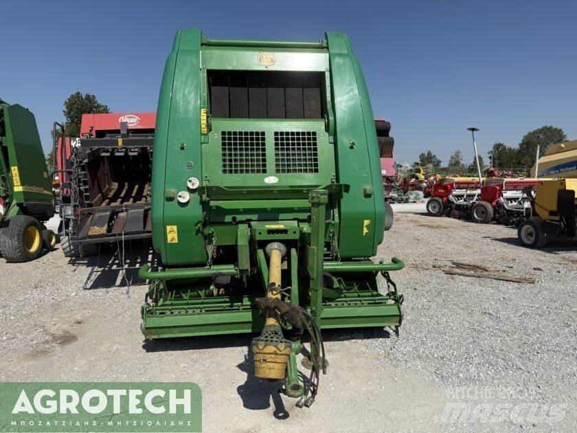 John Deere 864 원형 곤포기