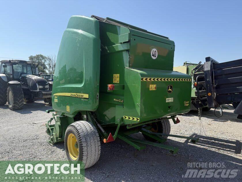John Deere 864 원형 곤포기