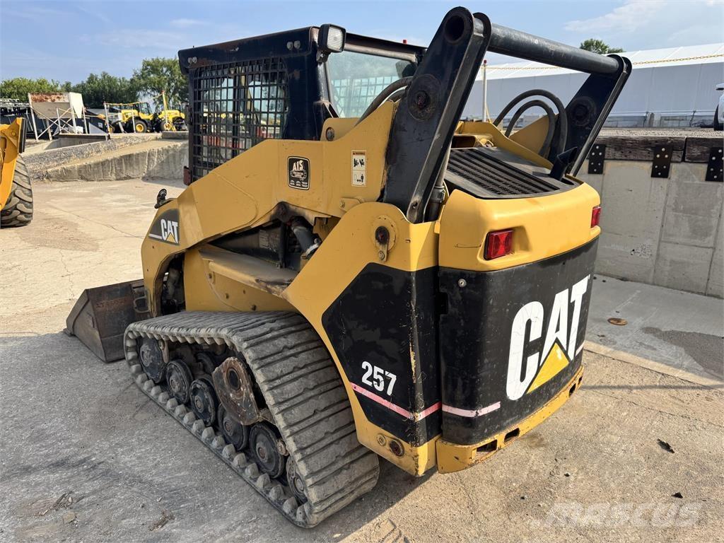 CAT 257  스키드로더