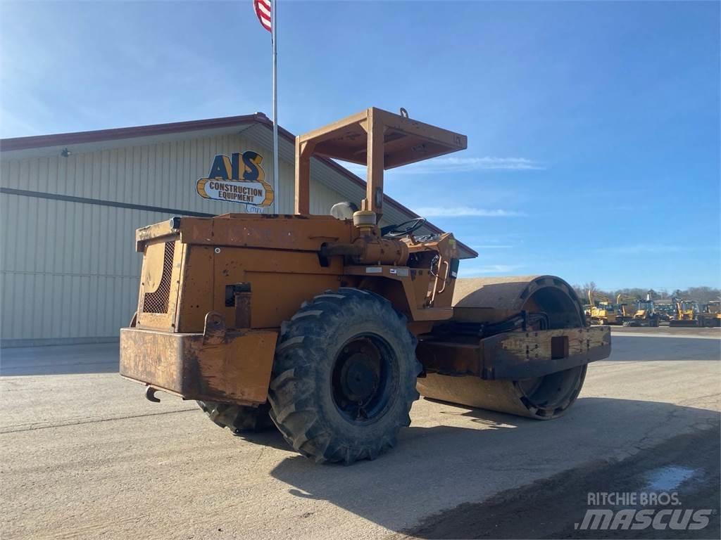 Sakai SV70T 폐기물 다짐기