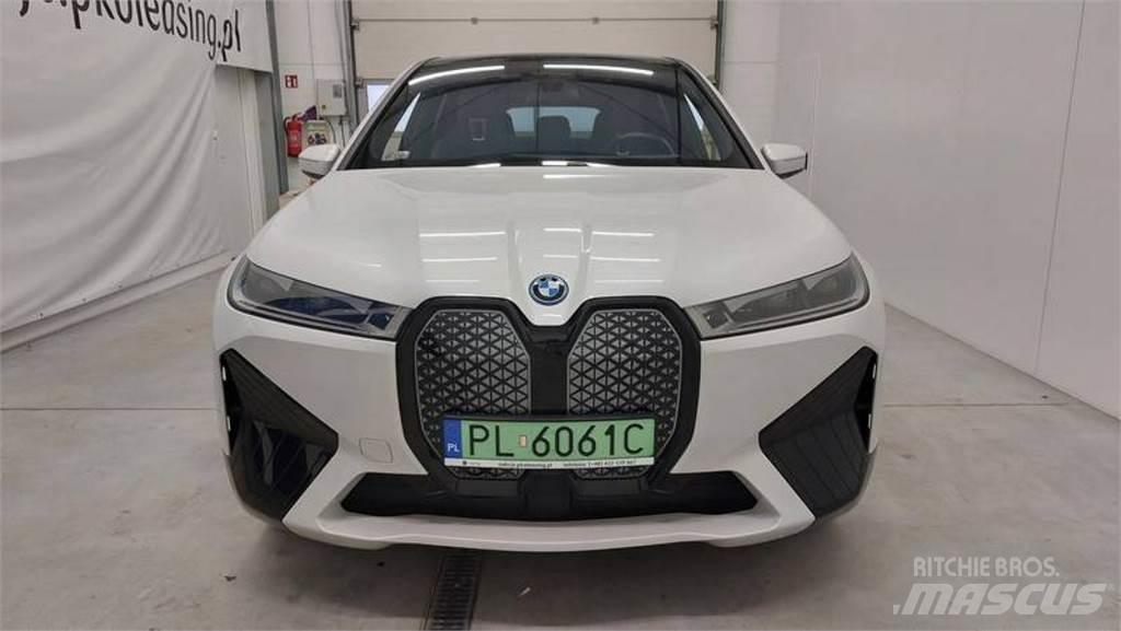 BMW iX 자동차