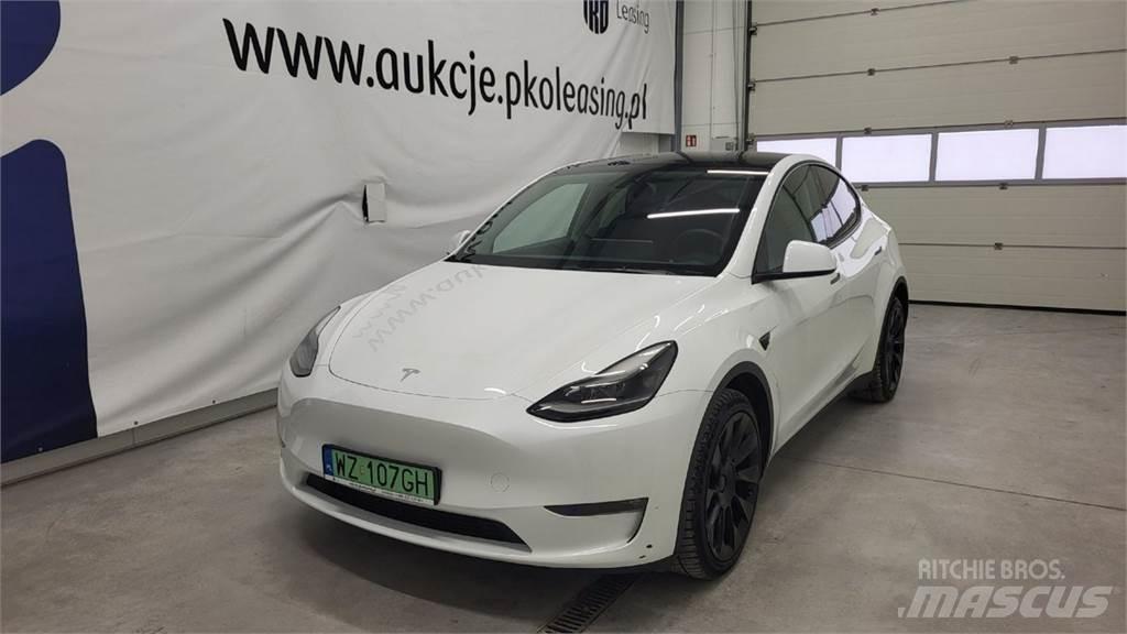 Tesla Y 자동차