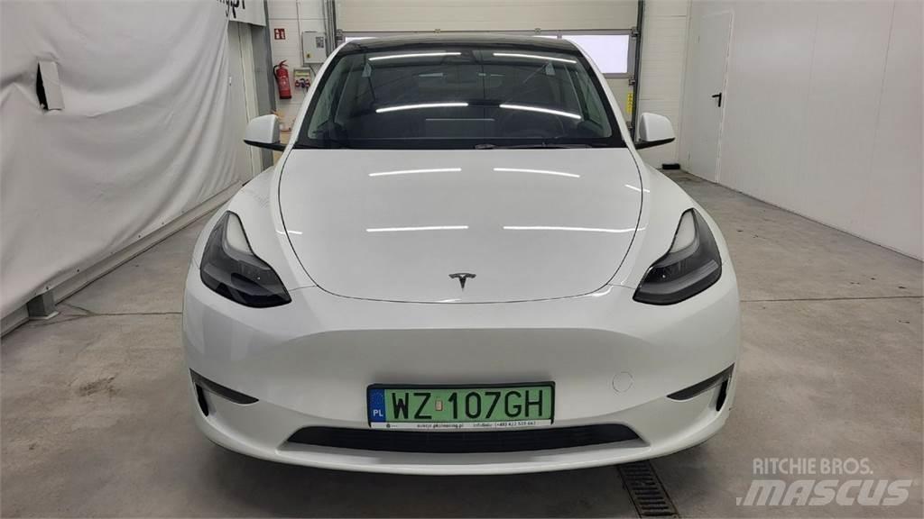 Tesla Y 자동차