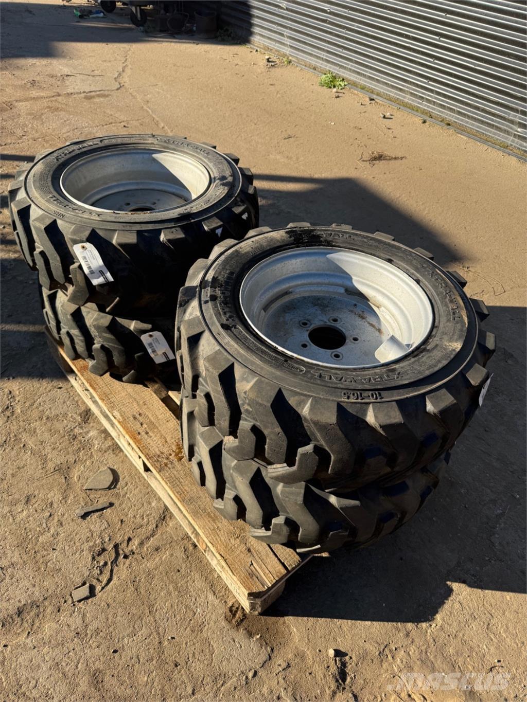  10-16.5 타이어, 휠 및 림