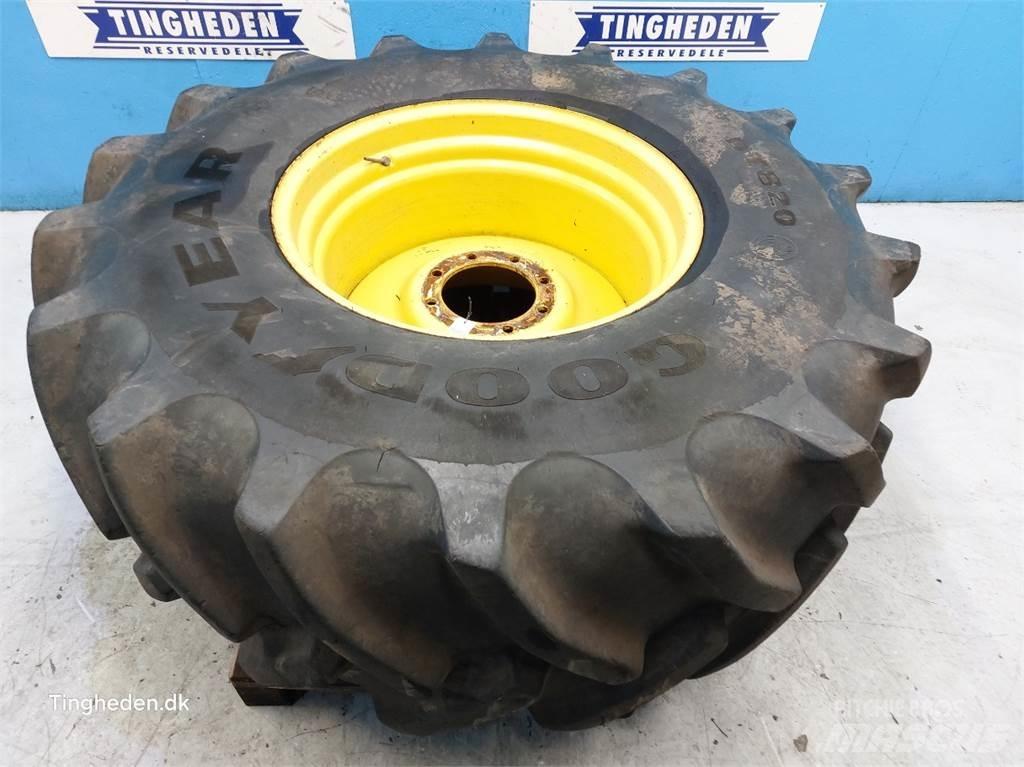  32 650/75 R32 타이어, 휠 및 림