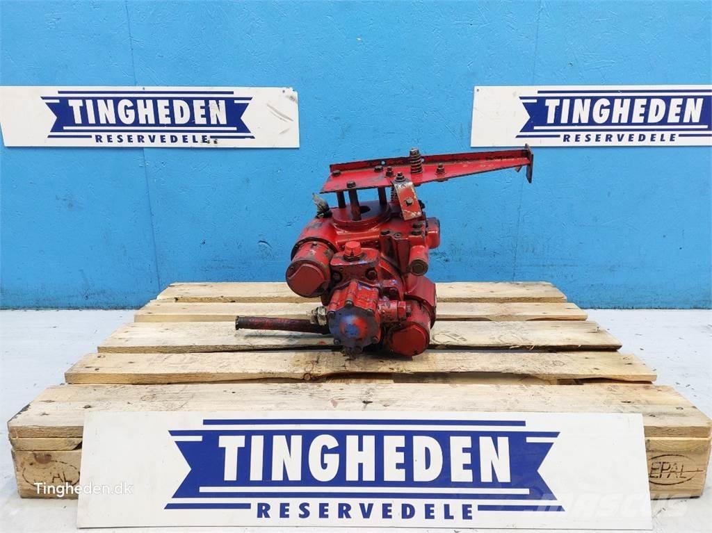 CASE 1680 유압식 기계