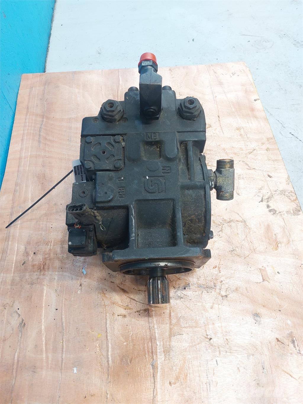 CASE 7010 유압식 기계