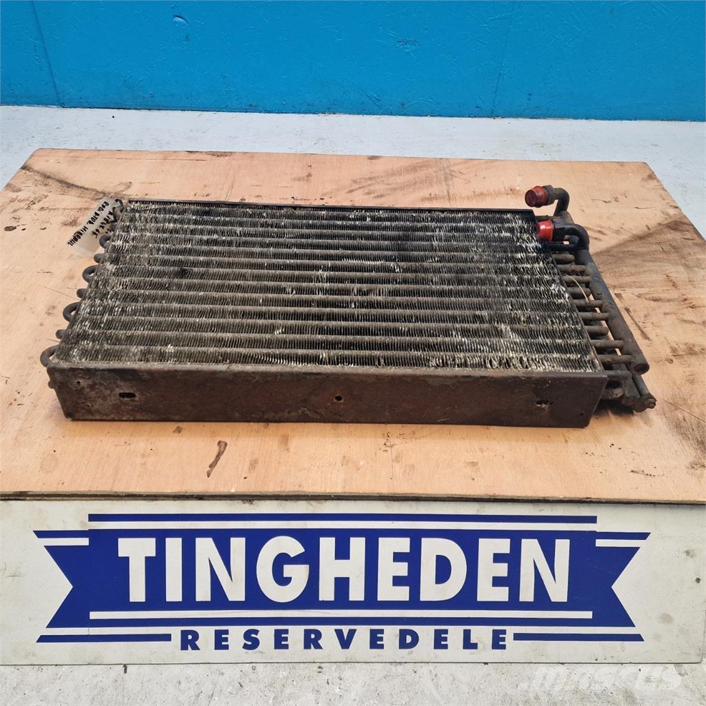 CASE 7130 라디에이터