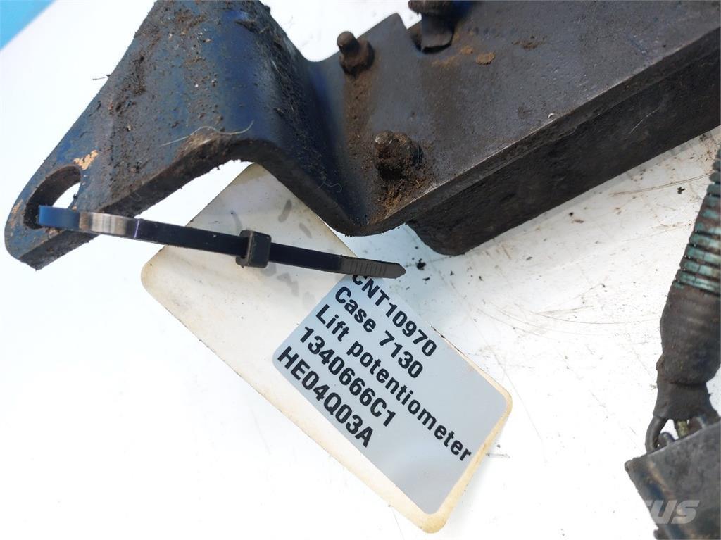 CASE 7130 일렉트로닉스