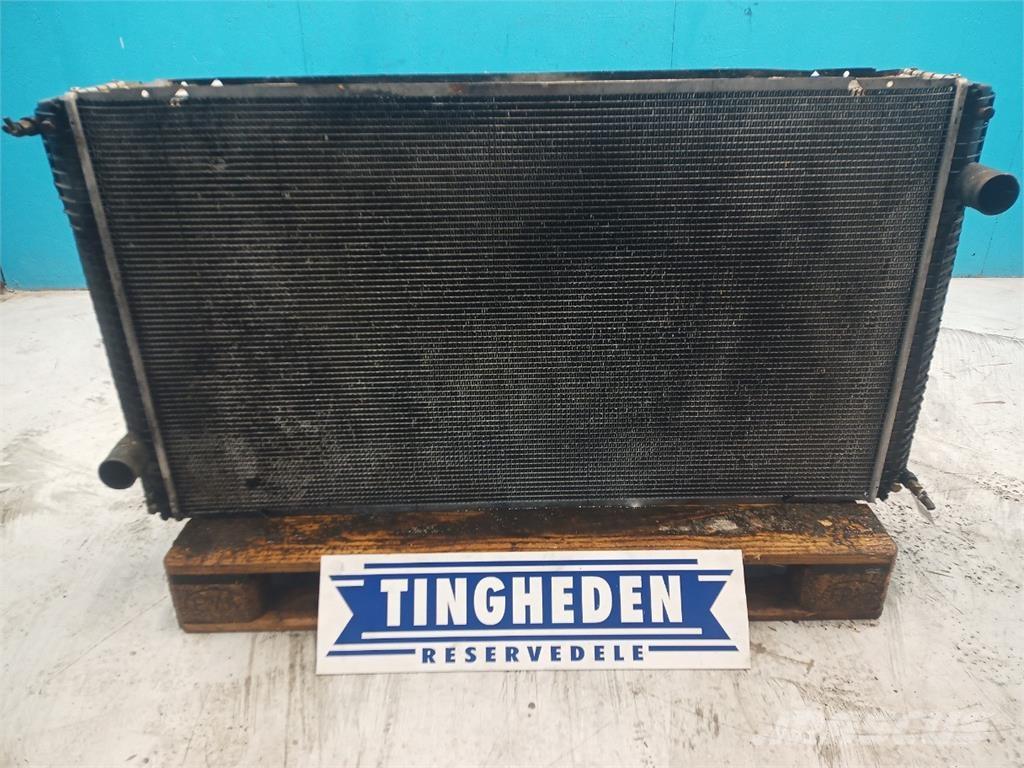 CASE 8010 라디에이터