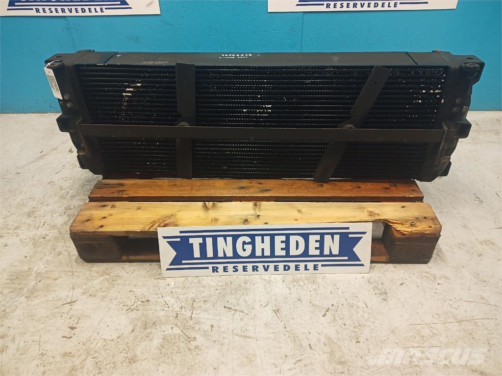 CASE 8010 라디에이터