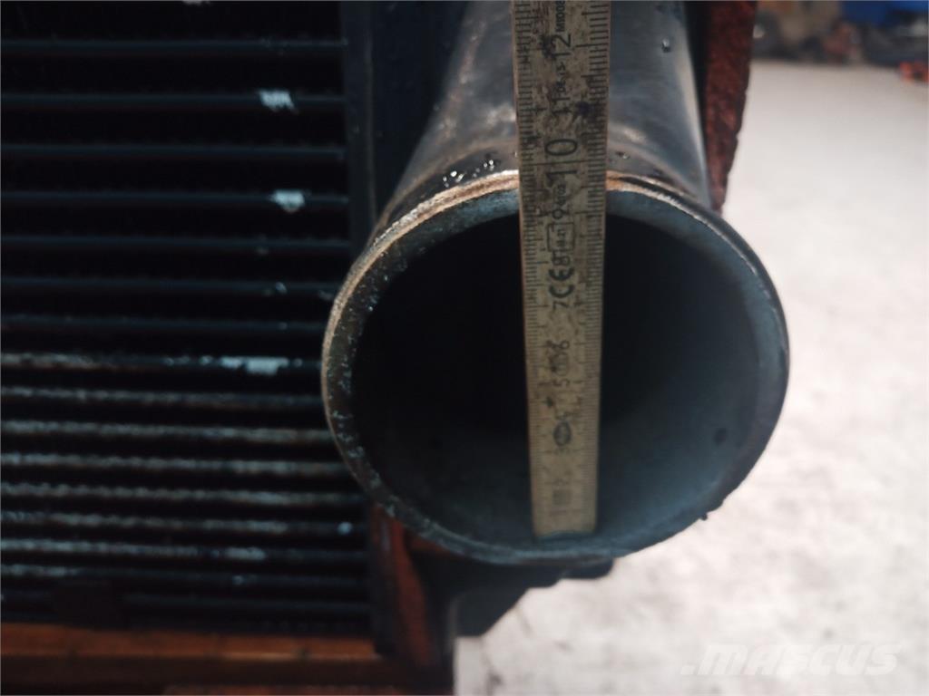 CASE 8010 라디에이터